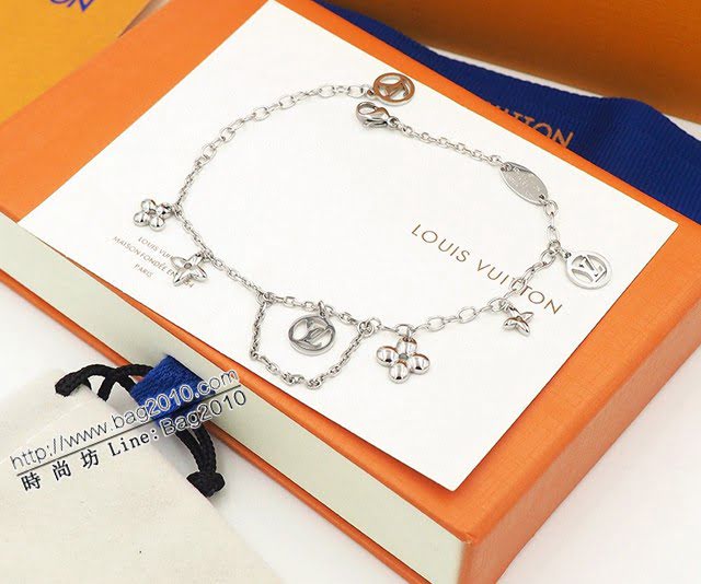 Louis Vuitton新款飾品 路易威登四葉草字母吊墜手鏈 LV玫瑰金銀色金色手鏈  zglv2141